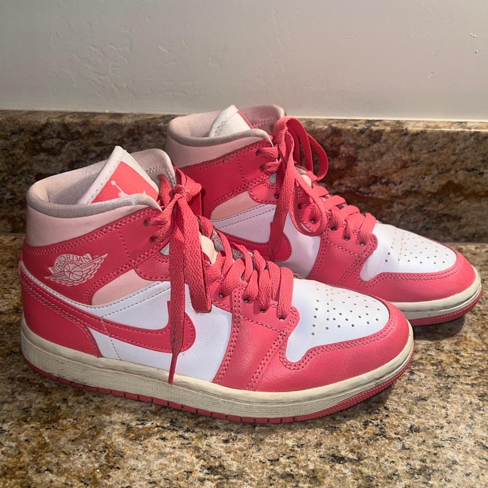 Nike Jordan AJ 1 mid, Coral pink and White Sneakers